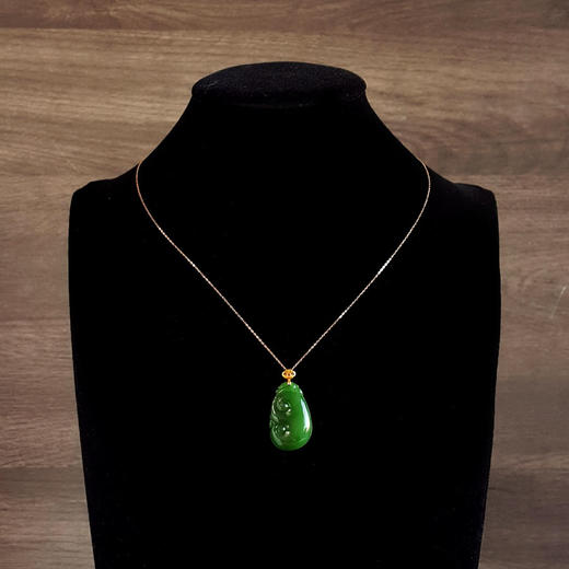 【天然正品】AU750黄金镶天然细腻菠菜绿无黑点如意（万事如意）和田玉碧玉吊坠项链35.1*18.7*5.8MM（皆取最大值）170126NJS68 商品图8