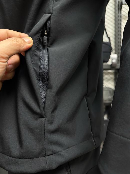 斐乐护科技官方男士梭织软壳连帽外套|冬季运动全能防护冲锋衣连帽外套防风外套 商品图5