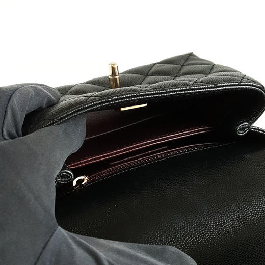 【95新】CHANEL香奈儿AS2215 B05068 94305黑金荔枝红手柄mini coco handle手提单肩包女士280126NJS03 商品图7