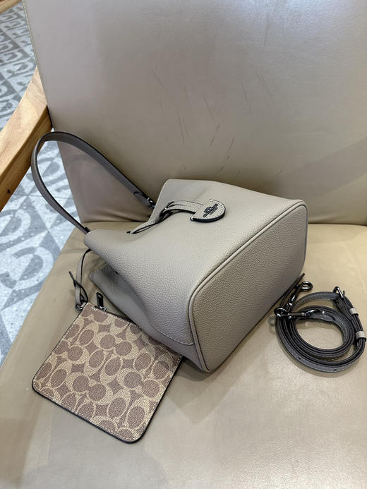 秋冬特惠💰540 蔻驰CBH07 CBH06 经典老花Rowan抽绳单肩斜挎水桶包 子母包 商品图4