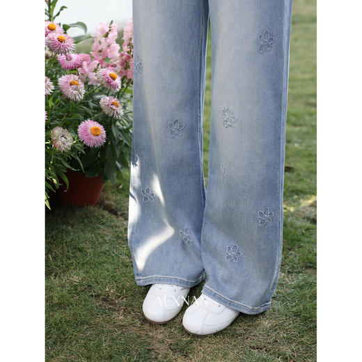 鹿向南「风吟花语」浅蓝色直筒牛仔裤女2026春季时尚高腰长阔腿裤 商品图2