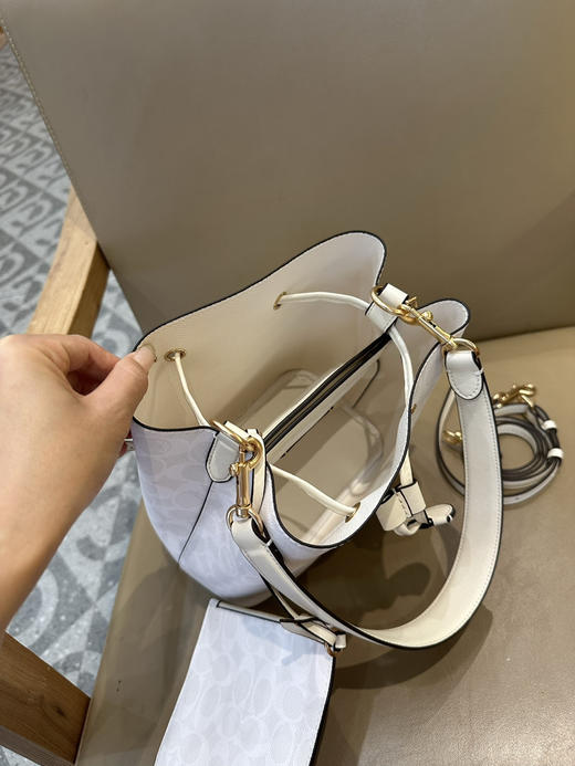 秋冬特惠💰540 蔻驰CBH07 CBH06 经典老花Rowan抽绳单肩斜挎水桶包 子母包 商品图8