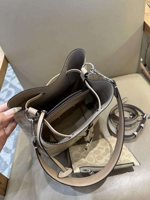 秋冬特惠💰540 蔻驰CBH07 CBH06 经典老花Rowan抽绳单肩斜挎水桶包 子母包 商品图8