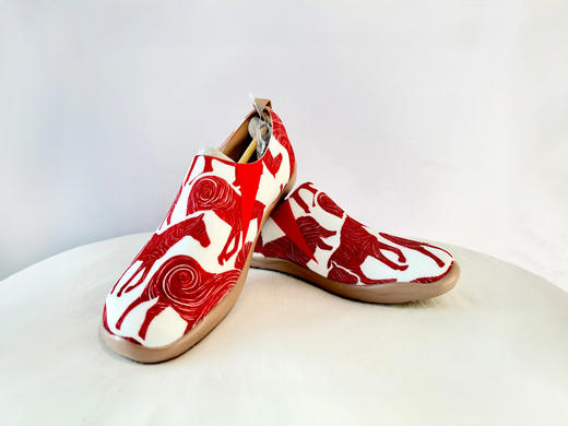 西班牙设计师品牌Uin马年特别定制彩绘艺术旅行鞋 商品图0