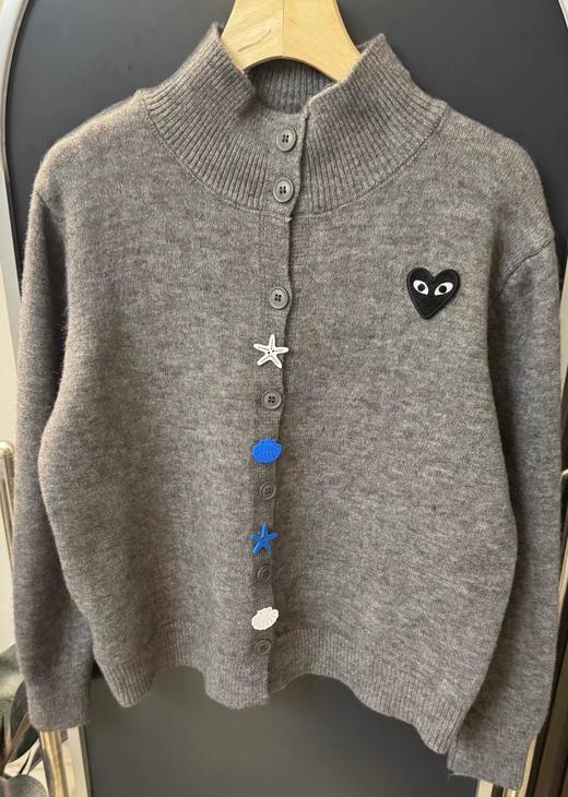 F020133春节穿搭门襟彩色装饰扣半高领设计针织开衫女款 商品图11