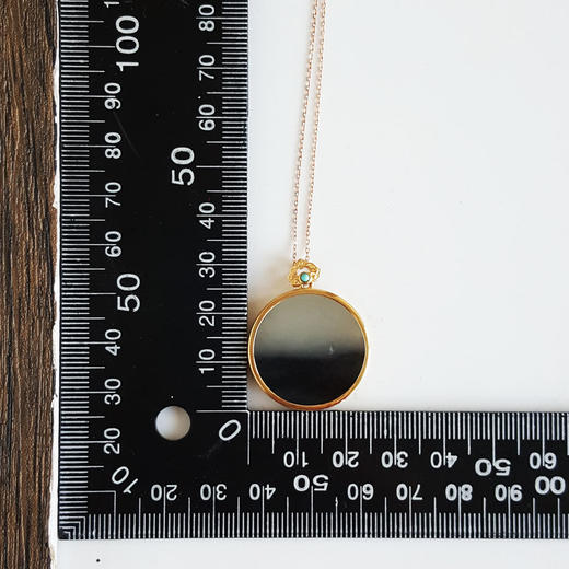 【天然正品】AU750黄金镶天然细腻新疆青花圆形平安无事牌和田玉吊坠项链30.6*25.1*5.1MM（皆取最大值）170126NJS59 商品图2