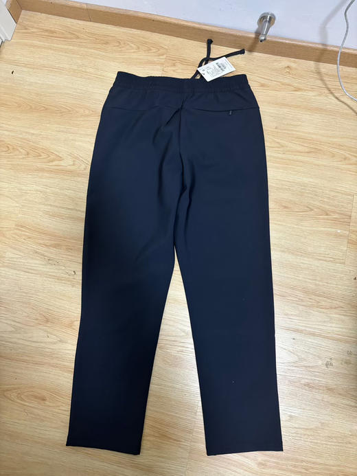 原单正品 KOLON SPORT可隆2026春季男士休闲运动防泼水梭织长裤，客供功能性面料，立体logo设计，两侧拉链口袋，版型非常百搭！
尺码：M～3XL 商品图6
