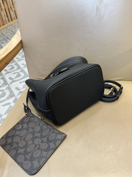 秋冬特惠💰540 蔻驰CBH07 CBH06 经典老花Rowan抽绳单肩斜挎水桶包 子母包 商品图4