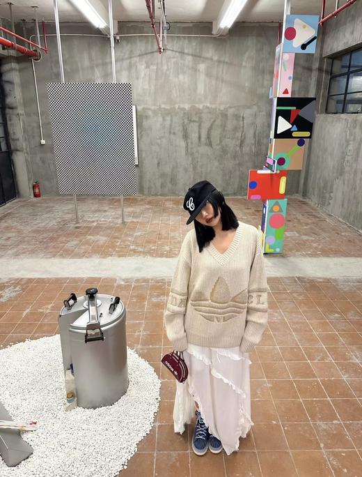 F020134新款v领三叶草运动休闲针织毛衣女款 商品图3