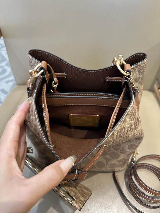 秋冬特惠💰540 蔻驰CBH07 CBH06 经典老花Rowan抽绳单肩斜挎水桶包 子母包 商品图7