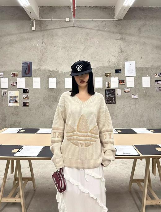 F020134新款v领三叶草运动休闲针织毛衣女款 商品图1