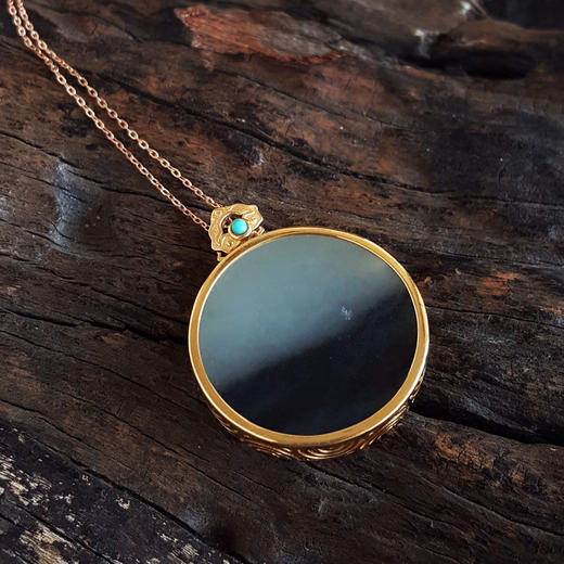 【天然正品】AU750黄金镶天然细腻新疆青花圆形平安无事牌和田玉吊坠项链30.6*25.1*5.1MM（皆取最大值）170126NJS59 商品图4