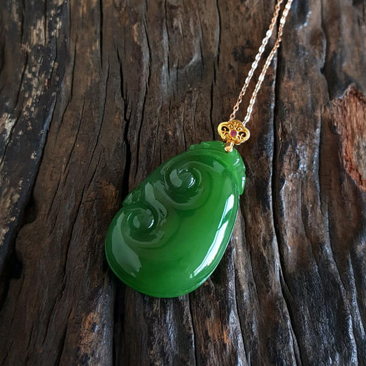 【天然正品】AU750黄金镶天然细腻菠菜绿无黑点如意（万事如意）和田玉碧玉吊坠项链35.1*18.7*5.8MM（皆取最大值）170126NJS68 商品图4