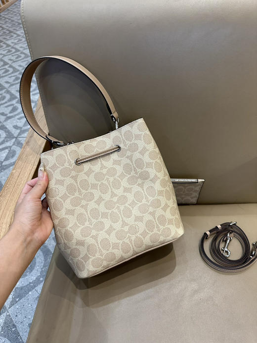 秋冬特惠💰540 蔻驰CBH07 CBH06 经典老花Rowan抽绳单肩斜挎水桶包 子母包 商品图4