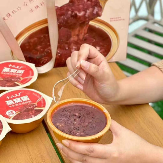 【燕麦燕窝粥/十二工厂燕窝粥】 配料表超级干净，礼盒牛皮质感上档次，厚椰乳燕麦燕窝粥。 经济实惠又不失面子，好选择#燕麦燕窝粥单碗组合 一日四时 滋养有方定制你的专属营养时刻表 商品图8