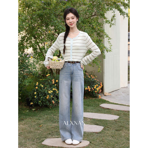 鹿向南「风吟花语」浅蓝色直筒牛仔裤女2026春季时尚高腰长阔腿裤 商品图3