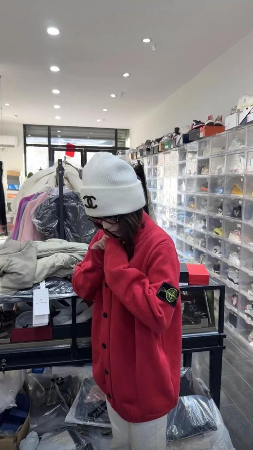 F020121新款徽章立领拉链单排扣针织外套新年红针织开衫 商品图5