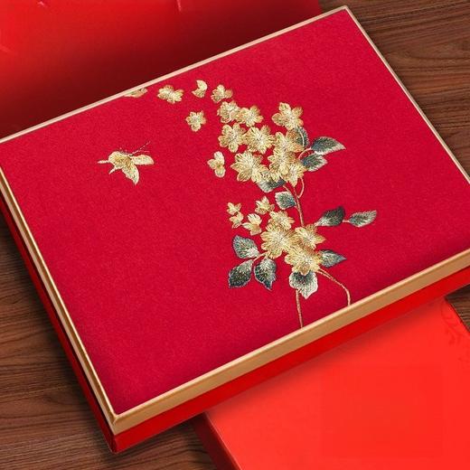 上海故事刺绣羊毛披肩围巾冬季围脖新款长辈妈妈礼盒生日礼物 商品图3