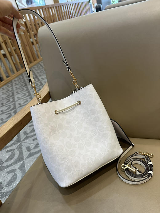 秋冬特惠💰540 蔻驰CBH07 CBH06 经典老花Rowan抽绳单肩斜挎水桶包 子母包 商品图3