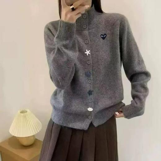 F020133春节穿搭门襟彩色装饰扣半高领设计针织开衫女款 商品图8