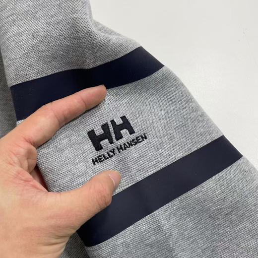 原单正品HH海丽户外salt系列透气弹力运动拉链帽衫

灰色L XL XXL 藏青XL  

网眼复合面料 有一定厚度 口碑非常好的一款  用料 设计都在线 带弹力 上身非常舒适 商品图14