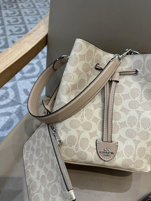 秋冬特惠💰540 蔻驰CBH07 CBH06 经典老花Rowan抽绳单肩斜挎水桶包 子母包 商品图6