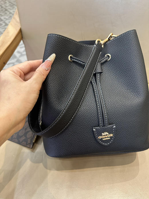 秋冬特惠💰540 蔻驰CBH07 CBH06 经典老花Rowan抽绳单肩斜挎水桶包 子母包 商品图5