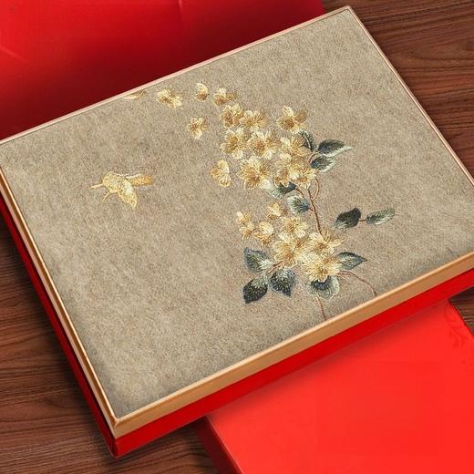 上海故事刺绣羊毛披肩围巾冬季围脖新款长辈妈妈礼盒生日礼物 商品图5