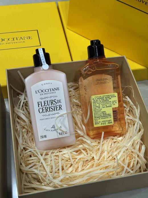 F020130樱花套盒新版身体乳250ML+沐浴露250ML 商品图0