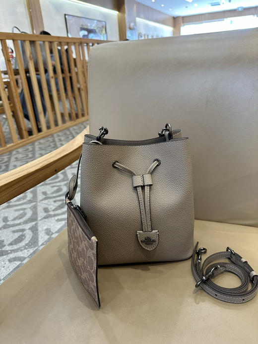 秋冬特惠💰540 蔻驰CBH07 CBH06 经典老花Rowan抽绳单肩斜挎水桶包 子母包 商品图1