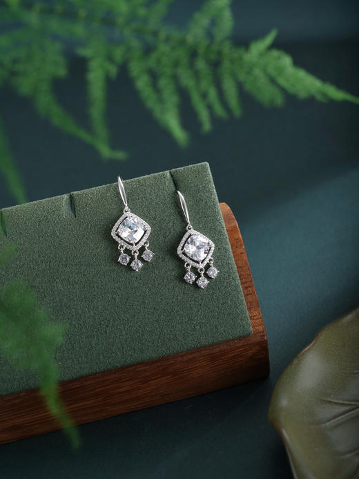 子佩集【雪魄纤尘】银S925耳环【Z26268HPE】时尚方块菱形流苏2601 商品图3