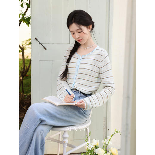 鹿向南「风吟花语」浅蓝色直筒牛仔裤女2026春季时尚高腰长阔腿裤 商品图4