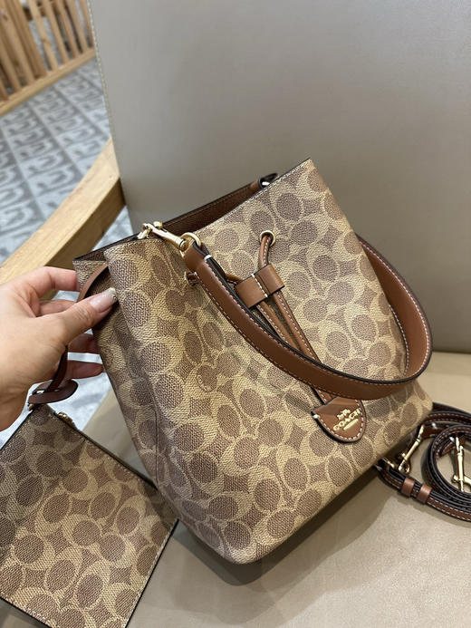 秋冬特惠💰540 蔻驰CBH07 CBH06 经典老花Rowan抽绳单肩斜挎水桶包 子母包 商品图3