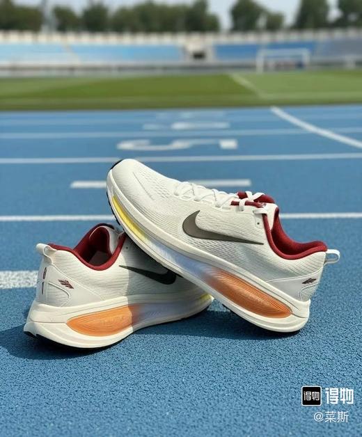 Vomero 18 马年限定 CNY新年款脱缰系列舒适贴合透气回弹跑步鞋 Z-15825 商品图0