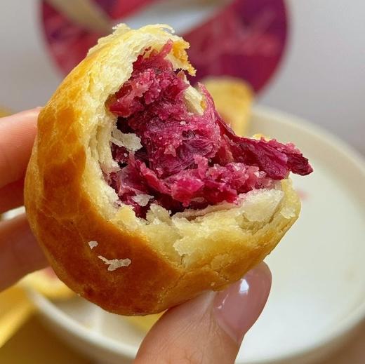 【八分玫瑰，现烤鲜花饼】凌晨五点采摘的头水鲜花，≥ 80%的花馅  手工现烤，满满酥香，酥皮层层分明，甜而不腻，回味无穷 商品图0