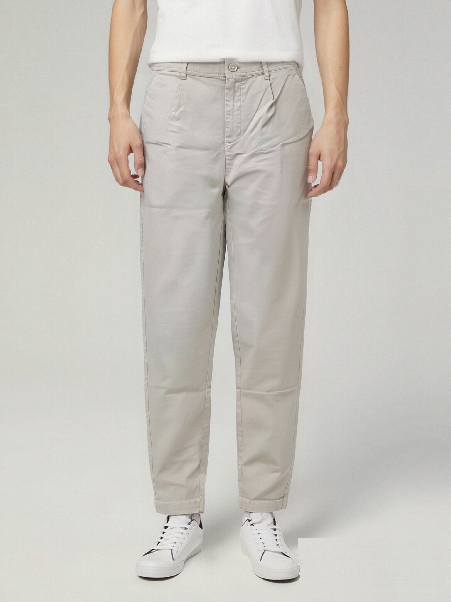 佐丹奴男装26年新款松身窄脚版型薄休闲裤01116006