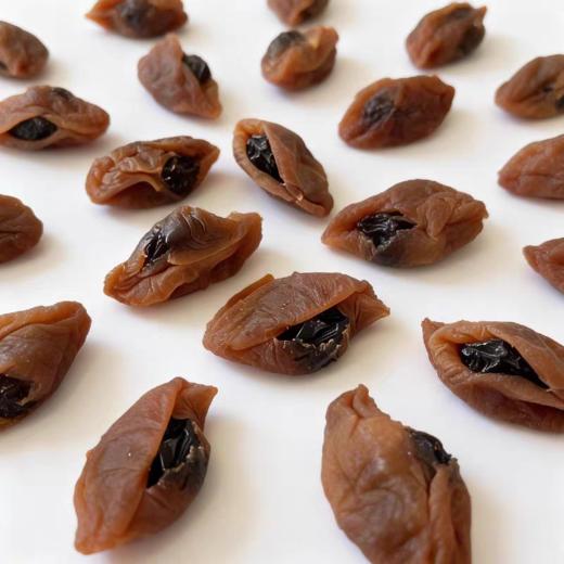 【梅小星】年货爆浆青梅葡萄干果脯蜜饯休闲零食 商品图1