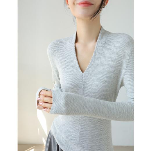 雀说设计感V领水波纹修身羊毛针织衫女秋长袖内搭外穿打底衫ALW9303 商品图3