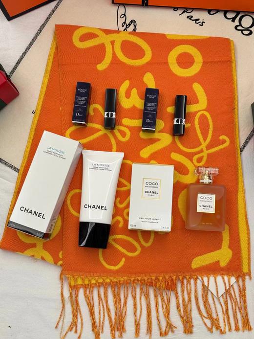 F020202山茶花洗面奶+coco香水+蓝金口红橘彩礼盒 商品图4
