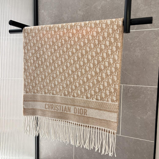 专柜流出纯原经典老花字母100山羊绒流苏围巾 商品图11