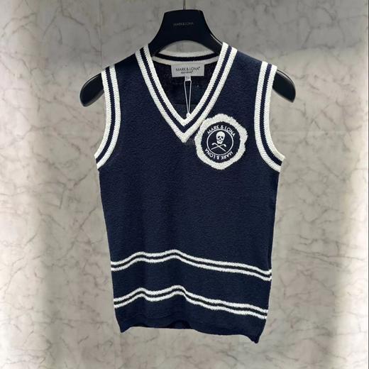 M&L*新款女款夏季薄款v领针织背心来啦！当季海报款，非常有型的一件了！日系儒雅气质又时尚！时尚人士都会喜欢的那种低调的奢华！版型上身提精气神的感觉！真正的贸易dan，有的衣服是真的拿到手就开心！ 商品图2