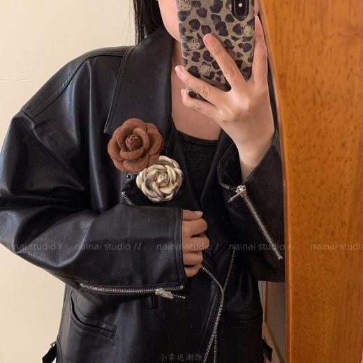 雀说【两组装】小香风山茶花胸针复古玫瑰花小众设计轻奢别针咖色配饰ALW0236 商品图3