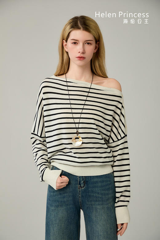 一字领斜肩上衣配项链 商品图2