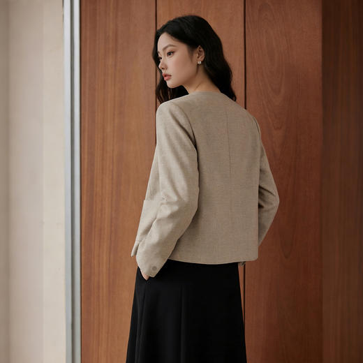 西遇v领截短款西装外套女2026年春季新款正肩廓形简约休闲西服10460028 商品图4