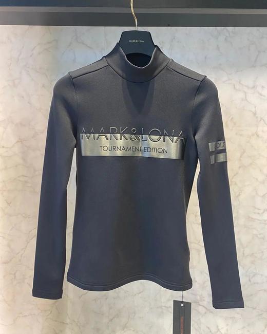 M&L家新款女款立领磨毛长袖上衣来了！市场高品质❗️胸前金属光立体logo印花，与袖子上条纹互相交汇呼应，极简时尚风格设计，磨毛抓绒弹力面料，秋冬保暖！立体拔胶印，工艺精湛，带着金属光泽非常美丽炫彩！ 商品图4