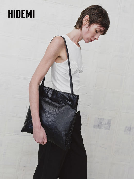 HIDEMI bookbag系列设计感极简羊皮纯色通勤休闲单肩包 商品图5