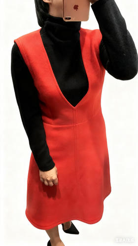 呢料连衣裙。 黑色S。M。 红色。S M L 自己备注颜色号码