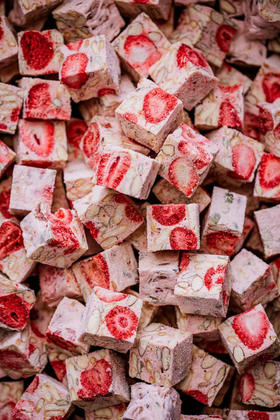 草莓坚果雪花酥