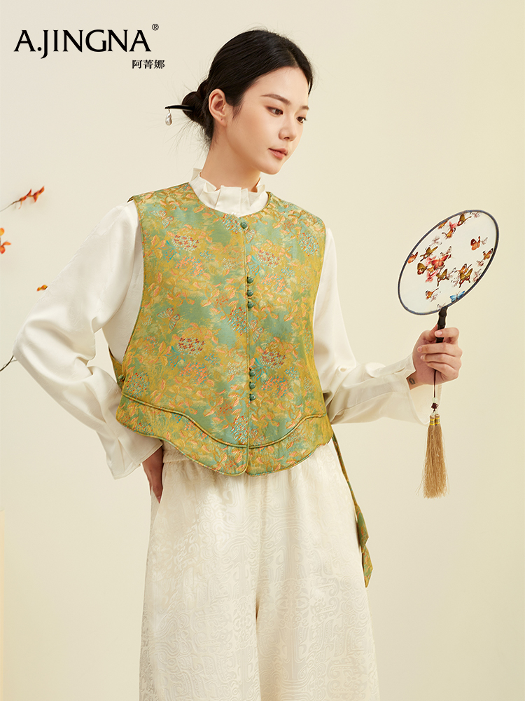 【东方诗意】阿菁娜春季新款松弛感新中式马甲桑蚕丝提花国风设计自带复古滤镜轻松穿出东方诗意氛围F31C203003