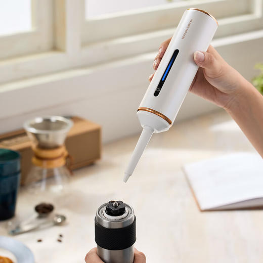 摩飞电器车载家用吸尘器强力大吸力手持无线吸尘器吸吹一体车家两用MR3937 白色 商品图5